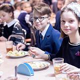 Роспотребнадзор запретит детям есть домашнюю еду в столовых